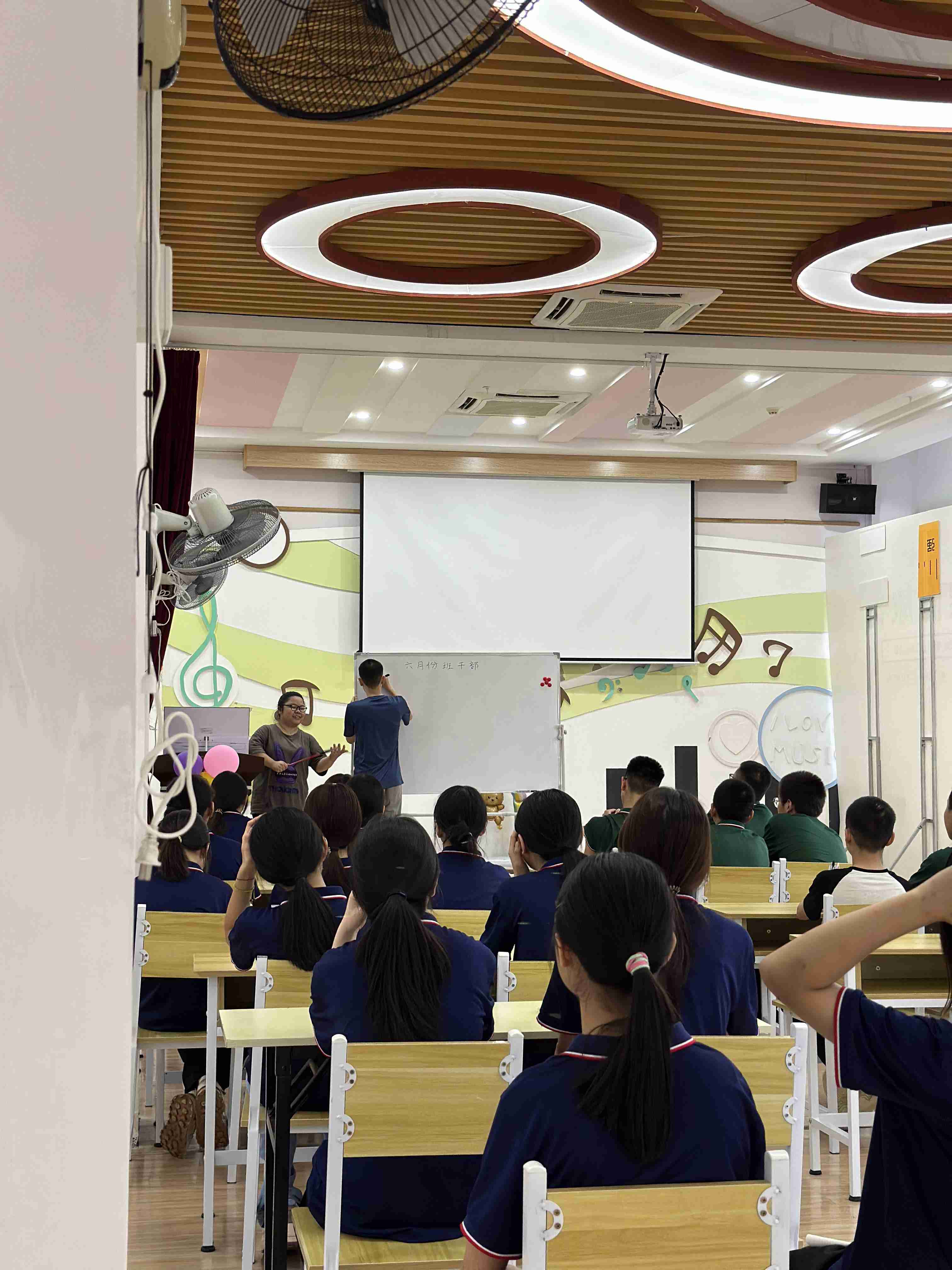 大朗镇正面管教学校费用揭秘：让厌学孩子重拾信心的投资值多少？