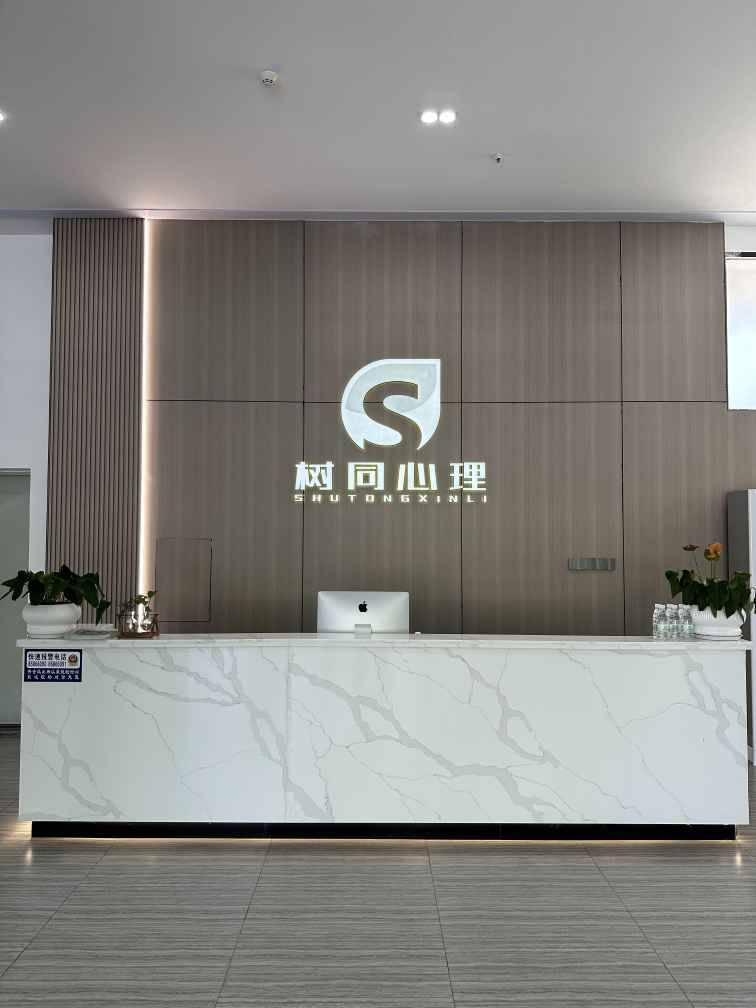 11岁学生不敢和同学老师讲话该怎么处理？通过越秀问题少年管教学校成功实例学习